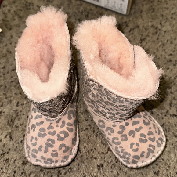 Ugg Cassie Leopard booties. Size 2/3. Gently used. Non smoking home. - Picture 5 of 6